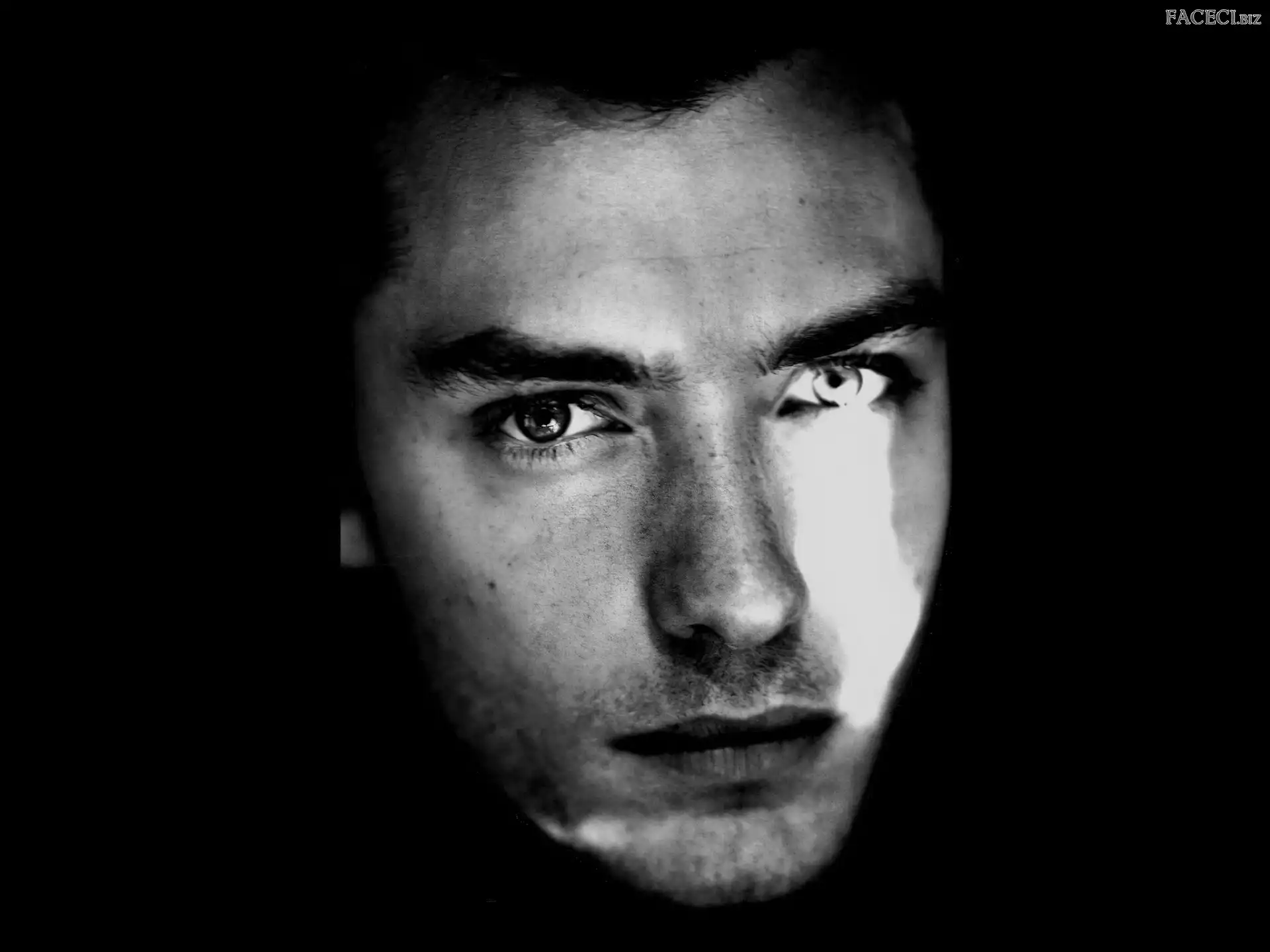 Jude Law, jasne oczy